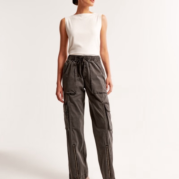 Abercrombie & Fitch Sage Cargo Wide Leg Pants - Picture 3 of 5